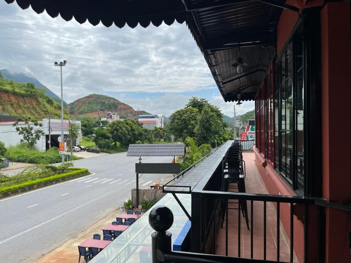 Rocks Ha Giang Hostel & Tour Exterior photo