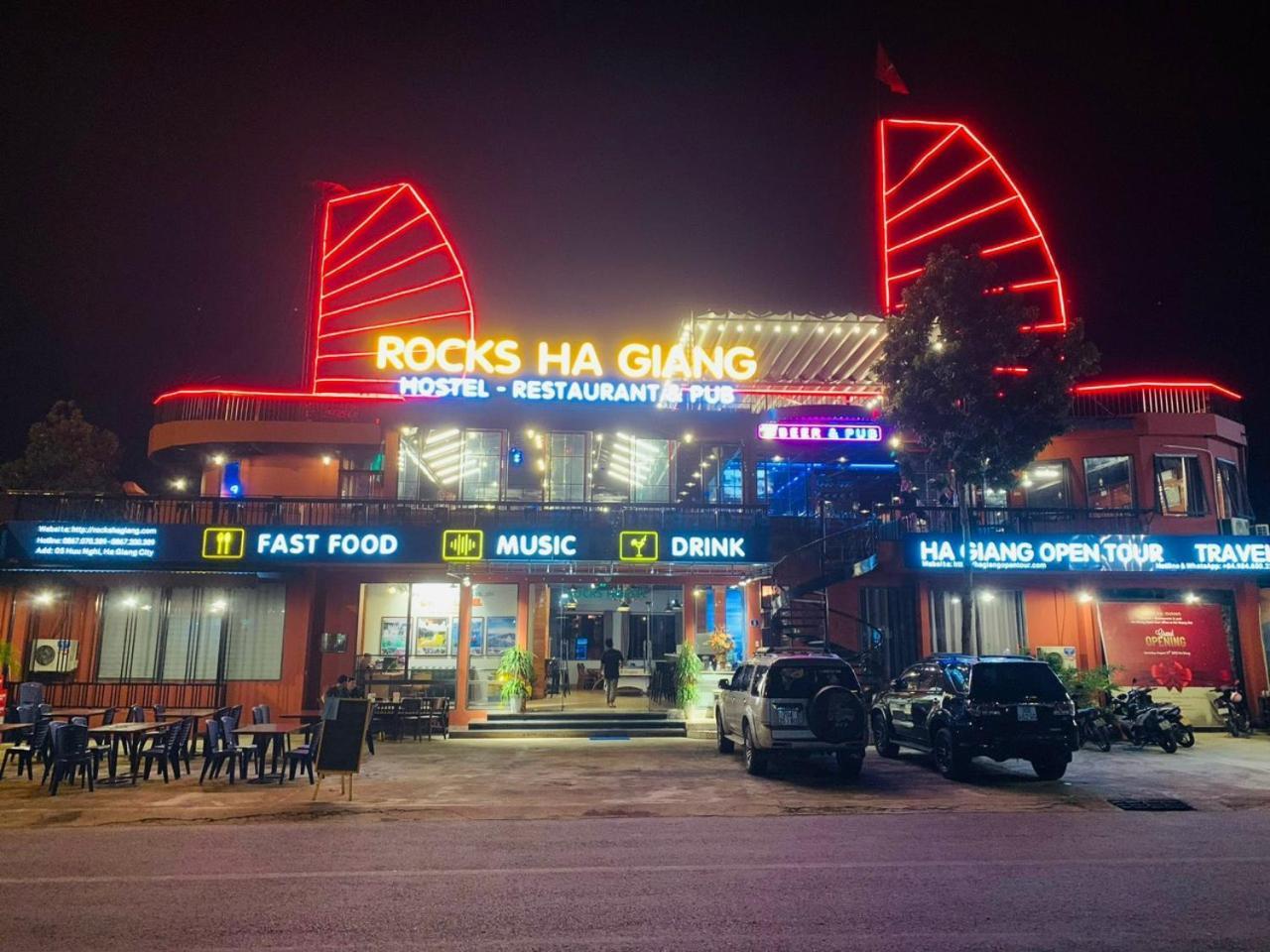 Rocks Ha Giang Hostel & Tour Exterior photo