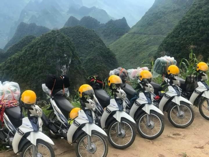 Rocks Ha Giang Hostel & Tour Exterior photo