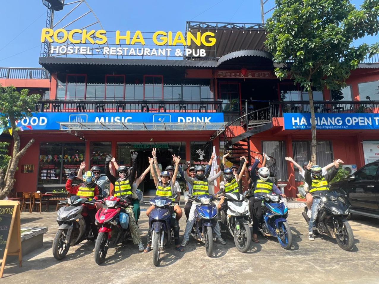 Rocks Ha Giang Hostel & Tour Exterior photo