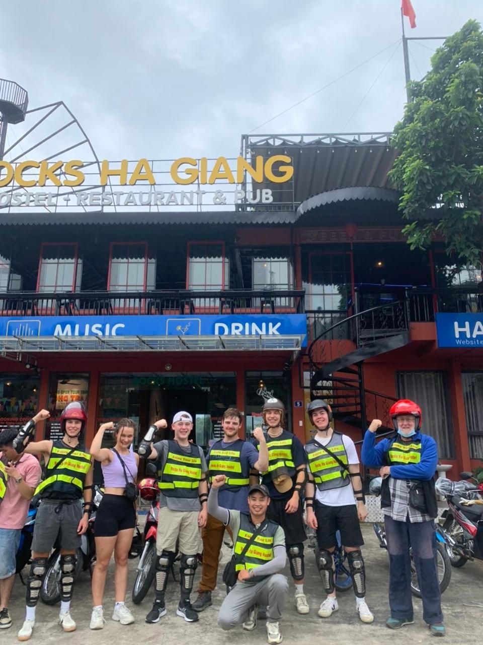 Rocks Ha Giang Hostel & Tour Exterior photo