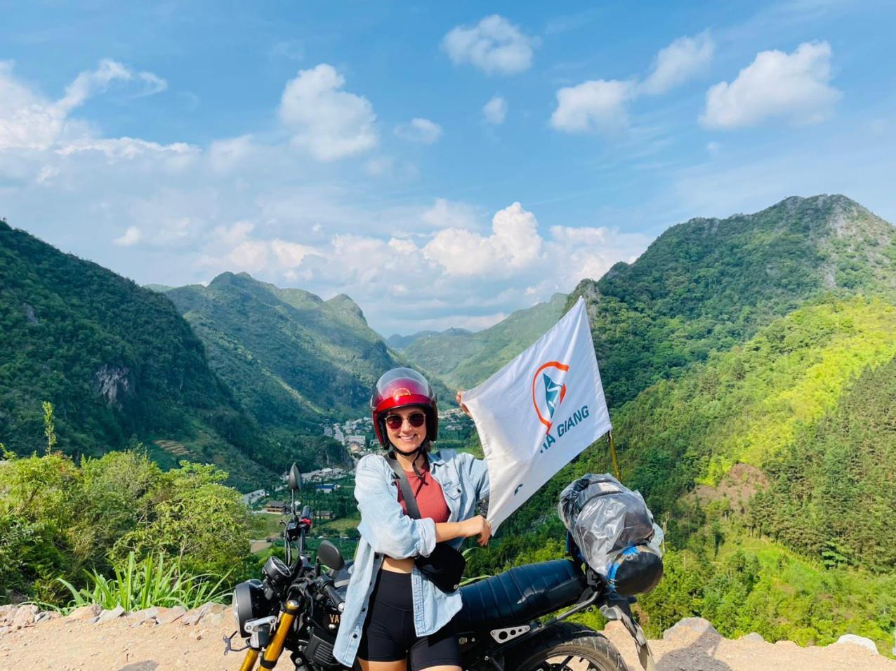 Rocks Ha Giang Hostel & Tour Exterior photo